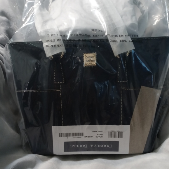 Dooney and Bourke Blue Helena https://www.ebay.com/usr/starrmartt - Picture 1 of 7